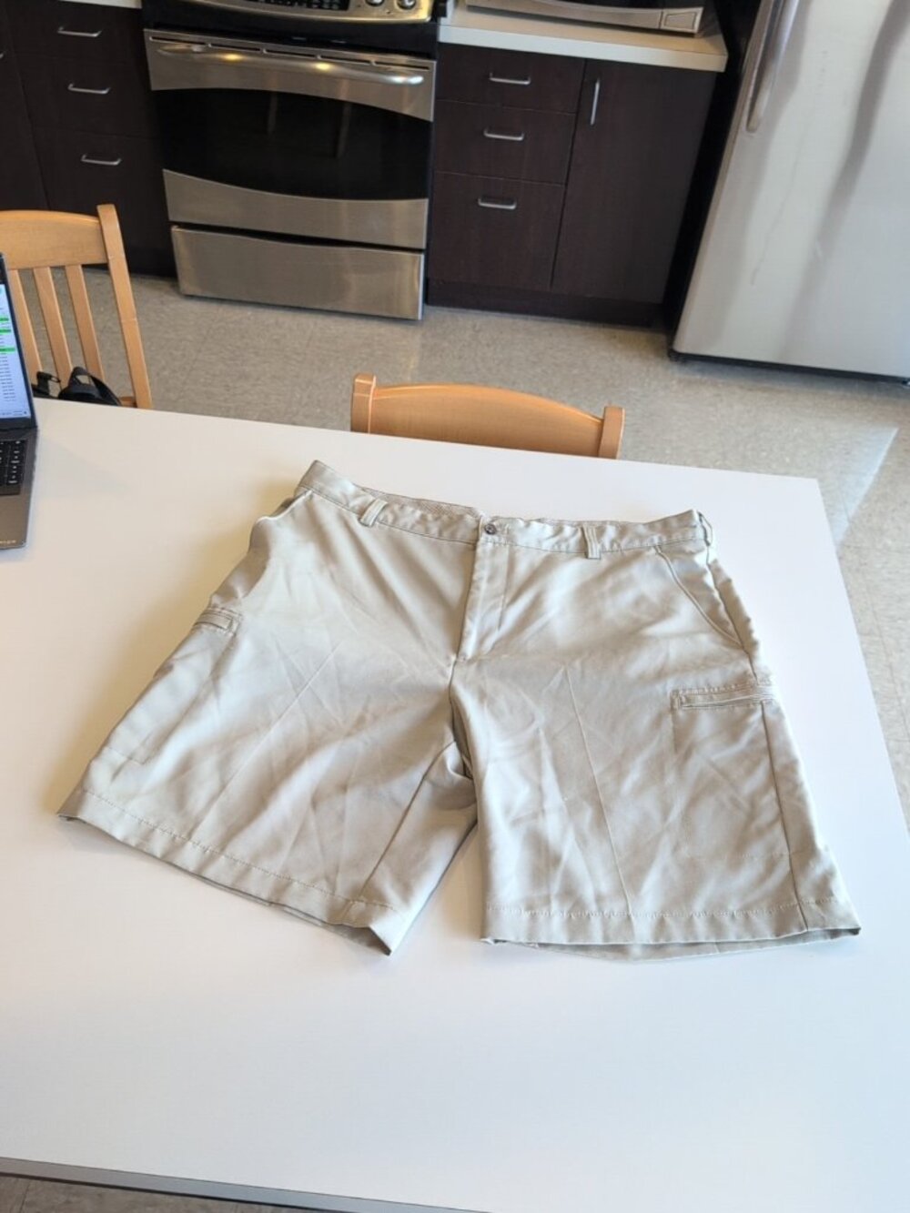 IZOD Golf Classic Pants Mens Sz‎ 34 Beige Shorts Golf Solid Cargo Pleated